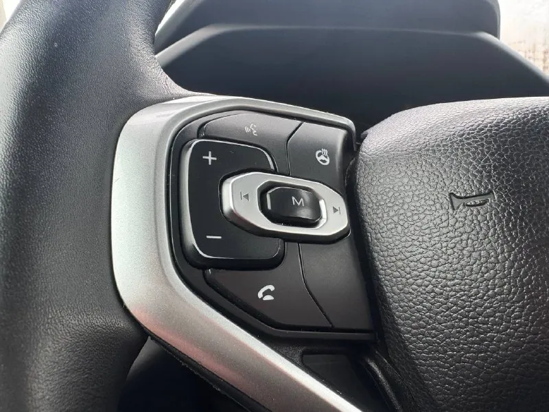 🏁 в продаже haval jolion год выпуска: 2023 пробег на табло: 57 825 км птс: электронный двигатель: 1.5 бензин трансмиссия: амт vin: xzgee04a5pa844776 цена: 1 290 000 руб. 📞 + 7 (938) 130-35-61 адрес: г. ростов-на-дону, тц «сиверс», пр. сиверса, 23 – как нас найти способы оплаты: — наличные; — кредит (20 банков); — безнал без ндс; — обмен на ваш авто. больше подробностей об авто и способах оплаты узнавайте у менеджера @autozaorndbot ___________ смотрите все авто в наличии – https://autozao. ru/ max. ru/auto_zao_rnd 💬 🗺️ присоединяйтесь к авто зао в других городах: — москва — краснодар - фотография - 6