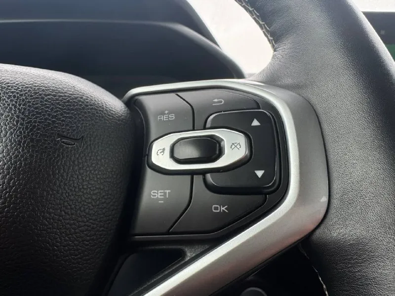 🏁 в продаже haval jolion год выпуска: 2023 пробег на табло: 57 825 км птс: электронный двигатель: 1.5 бензин трансмиссия: амт vin: xzgee04a5pa844776 цена: 1 290 000 руб. 📞 + 7 (938) 130-35-61 адрес: г. ростов-на-дону, тц «сиверс», пр. сиверса, 23 – как нас найти способы оплаты: — наличные; — кредит (20 банков); — безнал без ндс; — обмен на ваш авто. больше подробностей об авто и способах оплаты узнавайте у менеджера @autozaorndbot ___________ смотрите все авто в наличии – https://autozao. ru/ max. ru/auto_zao_rnd 💬 🗺️ присоединяйтесь к авто зао в других городах: — москва — краснодар - фотография - 7