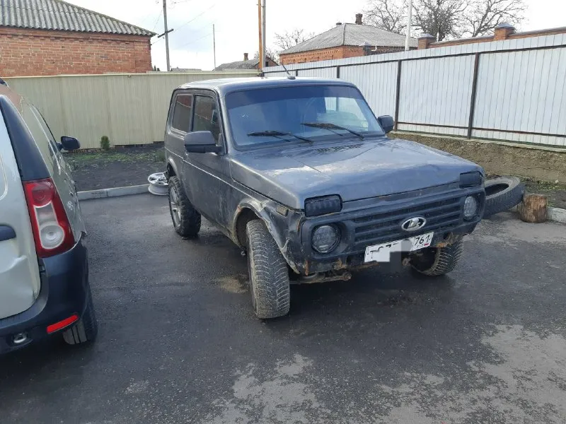 Продам ниву 2020года состояние на фото кондер, стеклоподьёмники, планшет, диски по документам всё от... - фотография