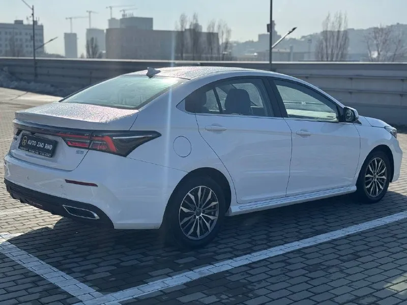 🏁 в продаже omoda s5 год выпуска: 2023 пробег на табло: 19 000 км птс: электронный двигатель: 1.5 бензин трансмиссия: cvt vin: lvvdc21b0pd226083 цена: 1 100 000 новая цена: 1 080 000 руб. 📞 + 7 (938) 130-35-61 адрес: г. ростов-на-дону, тц «сиверс», пр. сиверса, 23 – как нас найти способы оплаты: — наличные; — кредит (20 банков); — безнал без ндс; — обмен на ваш авто. больше подробностей об авто и способах оплаты узнавайте у менеджера @autozaorndbot ___________ смотрите все авто в наличии – https://autozao. ru/ max. ru/auto_zao_rnd 💬 🗺️ присоединяйтесь к авто зао в других городах: — москва — краснодар - фотография - 4