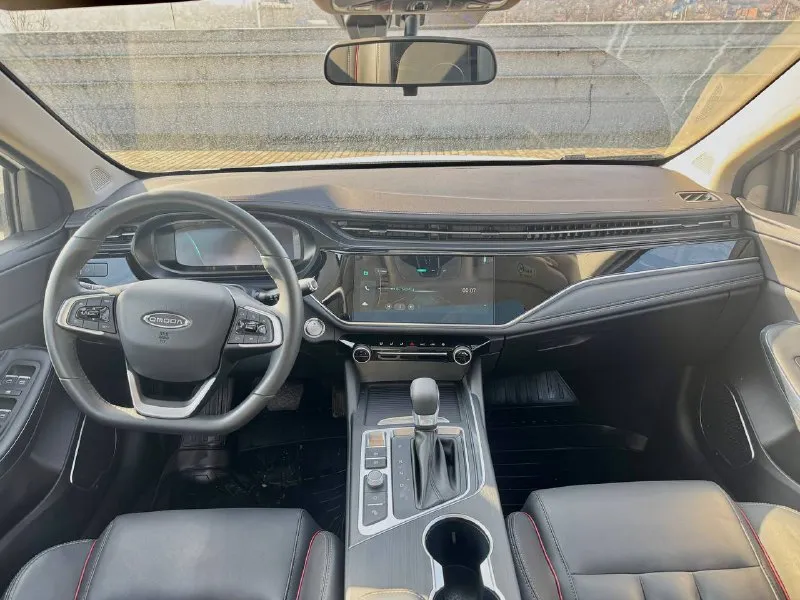 🏁 в продаже omoda s5 год выпуска: 2023 пробег на табло: 19 000 км птс: электронный двигатель: 1.5 бензин трансмиссия: cvt vin: lvvdc21b0pd226083 цена: 1 100 000 новая цена: 1 080 000 руб. 📞 + 7 (938) 130-35-61 адрес: г. ростов-на-дону, тц «сиверс», пр. сиверса, 23 – как нас найти способы оплаты: — наличные; — кредит (20 банков); — безнал без ндс; — обмен на ваш авто. больше подробностей об авто и способах оплаты узнавайте у менеджера @autozaorndbot ___________ смотрите все авто в наличии – https://autozao. ru/ max. ru/auto_zao_rnd 💬 🗺️ присоединяйтесь к авто зао в других городах: — москва — краснодар - фотография - 6