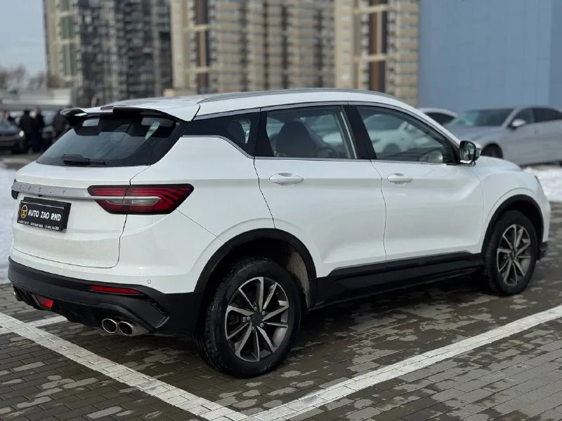 🏁в продаже geely coolray год выпуска: 2023 пробег на табло: 91 600 км птс: электронный, юр. чистый двигатель: 1.5 бензин трансмиссия: amt vin: y4k8622z1pb907253 цена: 1 290 000 новая цена: 1 280 000 руб. 📞 +7 (938) 130-35-61 адрес: г. ростов-на-дону, тц «сиверс», пр. сиверса, 23 – как нас найти способы оплаты: — наличные; — кредит (20 банков); — безнал без ндс; — обмен на ваш авто. больше подробностей об авто и способах оплаты узнавайте у менеджера @autozaorndbot ___________ смотрите все авто в наличии – https://autozao. ru/ 🗺️ присоединяйтесь к авто зао в других городах: — москва — краснодар - фотография - 4