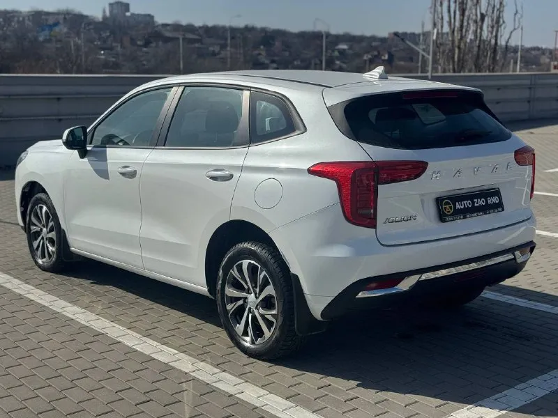 🏁 в продаже haval jolion год выпуска: 2023 пробег на табло: 52 075 км птс: электронный двигатель: 1.5 бензин трансмиссия: amt vin: xzgee04a8pa850247 цена: 1 270 000 руб. 📞 + 7 (938) 130-35-61 адрес: г. ростов-на-дону, тц «сиверс», пр. сиверса, 23 – как нас найти способы оплаты: — наличные; — кредит (20 банков); — безнал без ндс; — обмен на ваш авто. больше подробностей об авто и способах оплаты узнавайте у менеджера @autozaorndbot ___________ смотрите все авто в наличии – https://autozao. ru/ max. ru/auto_zao_rnd 💬 🗺️ присоединяйтесь к авто зао в других городах: — москва — краснодар - фотография - 3