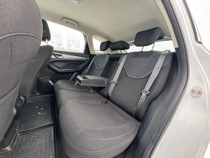 🏁 в продаже haval jolion год выпуска: 2023 пробег на табло: 52 075 км птс: электронный двигатель: 1.5 бензин трансмиссия: amt vin: xzgee04a8pa850247 цена: 1 270 000 руб. 📞 + 7 (938) 130-35-61 адрес: г. ростов-на-дону, тц «сиверс», пр. сиверса, 23 – как нас найти способы оплаты: — наличные; — кредит (20 банков); — безнал без ндс; — обмен на ваш авто. больше подробностей об авто и способах оплаты узнавайте у менеджера @autozaorndbot ___________ смотрите все авто в наличии – https://autozao. ru/ max. ru/auto_zao_rnd 💬 🗺️ присоединяйтесь к авто зао в других городах: — москва — краснодар - фотография - 9