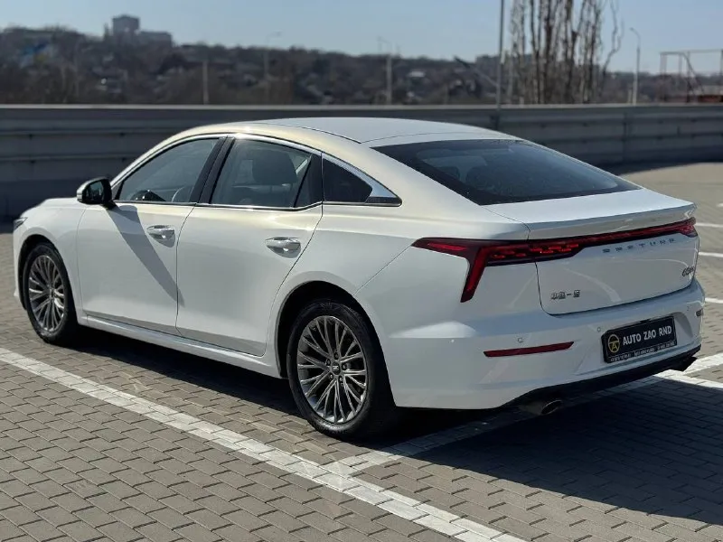 🏁 в продаже kaiyi e5 год выпуска: 2023 пробег на табло: 44 371 км птс: электронный двигатель: 1.5 бензин трансмиссия: cvt vin: xuuja2g2xp0002787 цена: 1 080 000 руб. 📞 + 7 (938) 130-35-61 адрес: г. ростов-на-дону, тц «сиверс», пр. сиверса, 23 – как нас найти способы оплаты: — наличные; — кредит (20 банков); — безнал без ндс; — обмен на ваш авто. больше подробностей об авто и способах оплаты узнавайте у менеджера @autozaorndbot ___________ смотрите все авто в наличии – https://autozao. ru/ max. ru/auto_zao_rnd 💬 🗺️ присоединяйтесь к авто зао в других городах: — москва — краснодар - фотография - 3