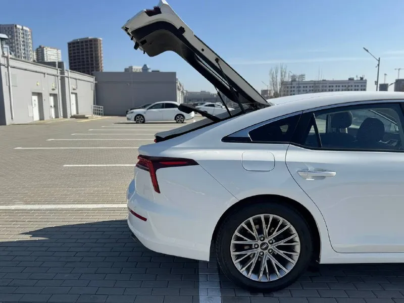 🏁 в продаже kaiyi e5 год выпуска: 2023 пробег на табло: 44 371 км птс: электронный двигатель: 1.5 бензин трансмиссия: cvt vin: xuuja2g2xp0002787 цена: 1 080 000 руб. 📞 + 7 (938) 130-35-61 адрес: г. ростов-на-дону, тц «сиверс», пр. сиверса, 23 – как нас найти способы оплаты: — наличные; — кредит (20 банков); — безнал без ндс; — обмен на ваш авто. больше подробностей об авто и способах оплаты узнавайте у менеджера @autozaorndbot ___________ смотрите все авто в наличии – https://autozao. ru/ max. ru/auto_zao_rnd 💬 🗺️ присоединяйтесь к авто зао в других городах: — москва — краснодар - фотография - 5