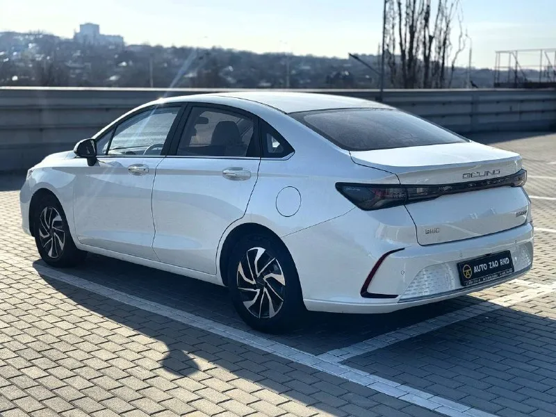 🏁 в продаже baic u5 plus год выпуска: 2023 пробег на табло: 44 643 км птс: электронный двигатель: 1.5 бензин трансмиссия: cvt vin: xwdclsac0p0000931 цена: 1 080 000 руб. 📞 + 7 (938) 130-35-61 адрес: г. ростов-на-дону, тц «сиверс», пр. сиверса, 23 – как нас найти способы оплаты: — наличные; — кредит (20 банков); — безнал без ндс; — обмен на ваш авто. больше подробностей об авто и способах оплаты узнавайте у менеджера @autozaorndbot ___________ смотрите все авто в наличии – https://autozao. ru/ max. ru/auto_zao_rnd 💬 🗺️ присоединяйтесь к авто зао в других городах: — москва — краснодар - фотография - 3