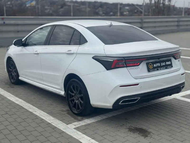 🏁 в продаже omoda s5 год выпуска: 2024 пробег на табло: 47 755 км птс: электронный двигатель: 1.5 бензин трансмиссия: cvt vin: lvvdc21b4rd646187 цена: 1 280 000 руб. 📞 + 7 (938) 130-35-61 адрес: г. ростов-на-дону, тц «сиверс», пр. сиверса, 23 – как нас найти способы оплаты: — наличные; — кредит (20 банков); — безнал без ндс; — обмен на ваш авто. больше подробностей об авто и способах оплаты узнавайте у менеджера @autozaorndbot ___________ смотрите все авто в наличии – https://autozao. ru/ max. ru/auto_zao_rnd 💬 🗺️ присоединяйтесь к авто зао в других городах: — москва — краснодар - фотография - 3