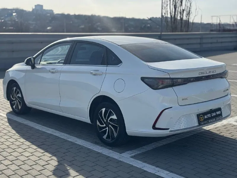 🏁 в продаже baic u5 plus год выпуска: 2023 пробег на табло: 28 230 км птс: электронный двигатель: 1.5 бензин трансмиссия: cvt vin: xwdclsac9p0001625 цена: 1 080 000 руб. 📞 + 7 (938) 130-35-61 адрес: г. ростов-на-дону, тц «сиверс», пр. сиверса, 23 – как нас найти способы оплаты: — наличные; — кредит (20 банков); — безнал без ндс; — обмен на ваш авто. больше подробностей об авто и способах оплаты узнавайте у менеджера @autozaorndbot ___________ смотрите все авто в наличии – https://autozao. ru/ max. ru/auto_zao_rnd 💬 🗺️ присоединяйтесь к авто зао в других городах: — москва — краснодар - фотография - 3