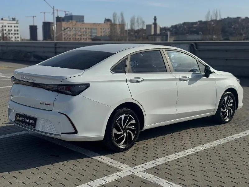 🏁 в продаже baic u5 plus год выпуска: 2023 пробег на табло: 28 230 км птс: электронный двигатель: 1.5 бензин трансмиссия: cvt vin: xwdclsac9p0001625 цена: 1 080 000 руб. 📞 + 7 (938) 130-35-61 адрес: г. ростов-на-дону, тц «сиверс», пр. сиверса, 23 – как нас найти способы оплаты: — наличные; — кредит (20 банков); — безнал без ндс; — обмен на ваш авто. больше подробностей об авто и способах оплаты узнавайте у менеджера @autozaorndbot ___________ смотрите все авто в наличии – https://autozao. ru/ max. ru/auto_zao_rnd 💬 🗺️ присоединяйтесь к авто зао в других городах: — москва — краснодар - фотография - 4