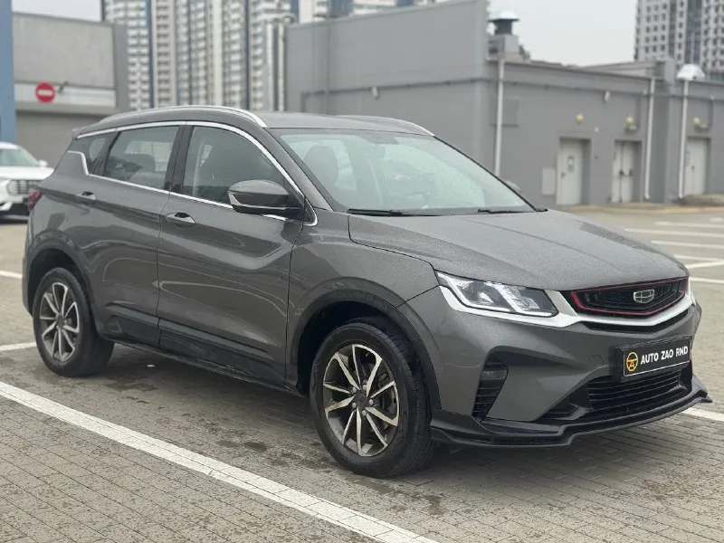 🏁 в продаже geely coolray год выпуска: 2023 пробег на табло: 56 152 км птс: электронный двигатель: 1.5 бензин трансмиссия: амт vin: y4k8622z3pb905083 цена: 1 340 000 руб. 📞 + 7 (938) 130-35-61 адрес: г. ростов-на-дону, тц «сиверс», пр. сиверса, 23 – как нас найти способы оплаты: — наличные; — кредит (20 банков); — безнал без ндс; — обмен на ваш авто. больше подробностей об авто и способах оплаты узнавайте у менеджера @autozaorndbot ___________ смотрите все авто в наличии – https://autozao. ru/ max. ru/auto_zao_rnd 💬 🗺️ присоединяйтесь к авто зао в других городах: — москва — краснодар - фотография - 2