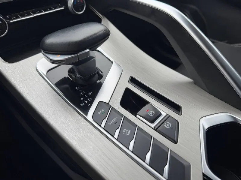 🏁 в продаже geely coolray год выпуска: 2023 пробег на табло: 56 152 км птс: электронный двигатель: 1.5 бензин трансмиссия: амт vin: y4k8622z3pb905083 цена: 1 340 000 руб. 📞 + 7 (938) 130-35-61 адрес: г. ростов-на-дону, тц «сиверс», пр. сиверса, 23 – как нас найти способы оплаты: — наличные; — кредит (20 банков); — безнал без ндс; — обмен на ваш авто. больше подробностей об авто и способах оплаты узнавайте у менеджера @autozaorndbot ___________ смотрите все авто в наличии – https://autozao. ru/ max. ru/auto_zao_rnd 💬 🗺️ присоединяйтесь к авто зао в других городах: — москва — краснодар - фотография - 6