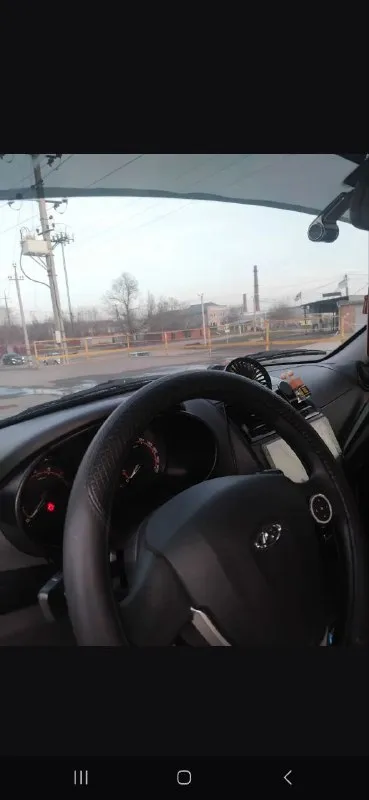 Добрый день. продаётся гранта, конец 2023г, 1 хозяин, ухожена, в такси не была, 49т пробег, сигнализация с автозапуском, антикор, мовиль, задний парктроник, чехлы и подлокотник, сенсорный дисплей, хорошие динамики, пер. стеклоподъемники, эл. рег. зеркала, зеркала в цвет. все без нареканий, ездил 1 человек, продаём с хорошим номером. связь в лс или по номеру : 8988 941-72-49. осмотр таганрог. 825тр. больше фото скину при надобности. - фотография - 3