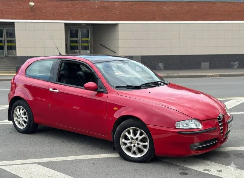 🚗марка модель: альфа ромео 147 🗓️год выпуска: 2001 💵цена: 320т. р. 🕹️кпп: механика 🛢️объём: 1,6 ⛽тип двигателя: бензин 🏃🏻‍♂️пробег: 222000 🏙️город: ростов-на-дону ☎️телефон: 89955051827 подвеска, мотор, коробка полный порядок ✅ днище пороги, стаканы все отлично, никакой гнили ✅ салон очень красивый и опрятный✅ тачка хоть под себя, хоть на перепродажу💯 машина ездит каждый день, владею около года🚗 торг на месте💸 - фотография - 2