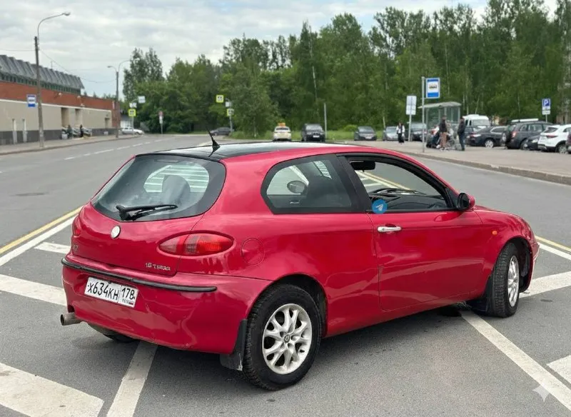 🚗марка модель: альфа ромео 147 🗓️год выпуска: 2001 💵цена: 320т. р. 🕹️кпп: механика 🛢️объём: 1,6 ⛽тип двигателя: бензин 🏃🏻‍♂️пробег: 222000 🏙️город: ростов-на-дону ☎️телефон: 89955051827 подвеска, мотор, коробка полный порядок ✅ днище пороги, стаканы все отлично, никакой гнили ✅ салон очень красивый и опрятный✅ тачка хоть под себя, хоть на перепродажу💯 машина ездит каждый день, владею около года🚗 торг на месте💸 - фотография - 4