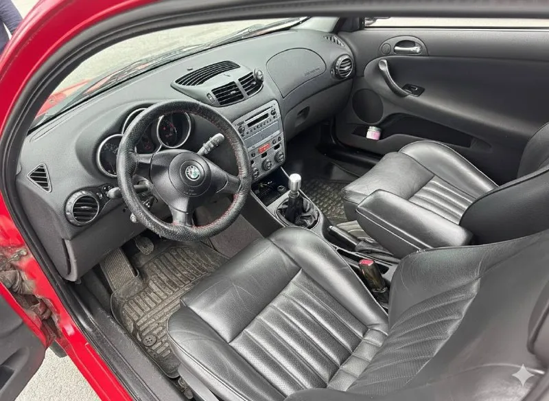 🚗марка модель: альфа ромео 147 🗓️год выпуска: 2001 💵цена: 320т. р. 🕹️кпп: механика 🛢️объём: 1,6 ⛽тип двигателя: бензин 🏃🏻‍♂️пробег: 222000 🏙️город: ростов-на-дону ☎️телефон: 89955051827 подвеска, мотор, коробка полный порядок ✅ днище пороги, стаканы все отлично, никакой гнили ✅ салон очень красивый и опрятный✅ тачка хоть под себя, хоть на перепродажу💯 машина ездит каждый день, владею около года🚗 торг на месте💸 - фотография - 5