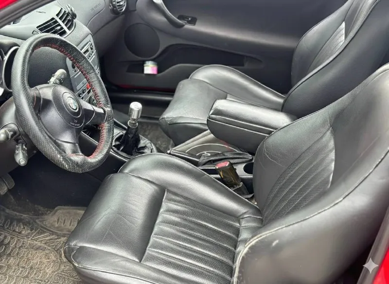 🚗марка модель: альфа ромео 147 🗓️год выпуска: 2001 💵цена: 320т. р. 🕹️кпп: механика 🛢️объём: 1,6 ⛽тип двигателя: бензин 🏃🏻‍♂️пробег: 222000 🏙️город: ростов-на-дону ☎️телефон: 89955051827 подвеска, мотор, коробка полный порядок ✅ днище пороги, стаканы все отлично, никакой гнили ✅ салон очень красивый и опрятный✅ тачка хоть под себя, хоть на перепродажу💯 машина ездит каждый день, владею около года🚗 торг на месте💸 - фотография - 6