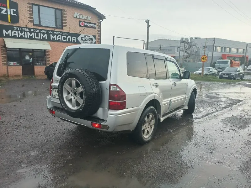 Мицубиси паджеро, 2005гв, 3,5 ат, 200т/км пробега. т-34 на бездорожье и майбах на трассе! максимальная комплектация. сиденья с электроприводом, обогревом и вентиляцией, люк, круиз, две печки, кожаный салон, 7ми местный. камеры перед-зад. аукс, блютуз, диски. . на отличном ходу! 850тр, торг контакты: https://vk. ru/id182037418 - фотография - 1