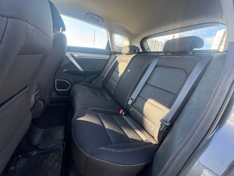 🚘 в продаже geely coolray год выпуска: 2022 пробег на табло: 72 328 км птс: электронный двигатель: 1.5 бензин трансмиссия: amt vin: y4k8622z1nb910733 цена: 1 290 000 руб. 📞 + 7 (938) 130-35-61 адрес: г. ростов-на-дону, тц «сиверс», пр. сиверса, 23 – как нас найти способы оплаты: — наличные; — кредит (20 банков); — безнал без ндс; — обмен на ваш авто. больше подробностей об авто и способах оплаты узнавайте у менеджера @autozaorndbot ___________ смотрите все авто в наличии – https://autozao. ru/ max. ru/auto_zao_rnd 💬 🗺️ присоединяйтесь к авто зао в других городах: — москва — краснодар - фотография - 10