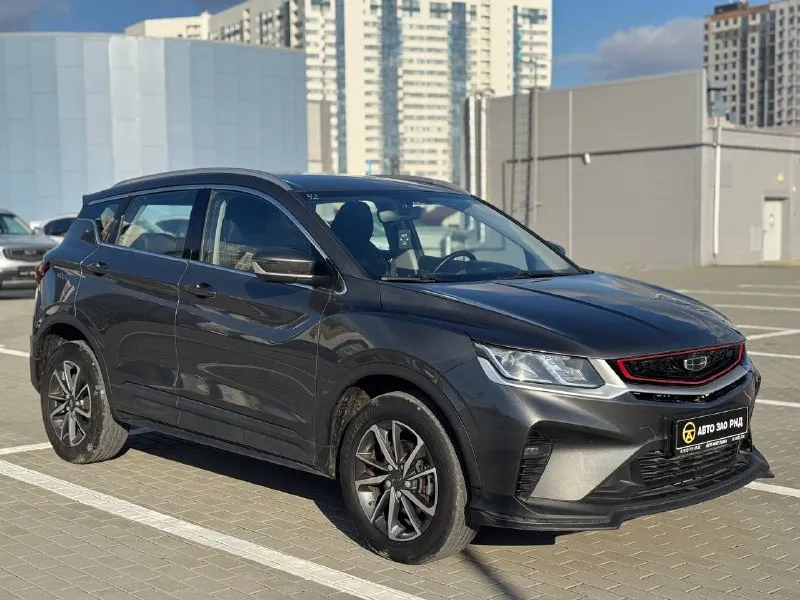 🚘 в продаже geely coolray год выпуска: 2022 пробег на табло: 72 328 км птс: электронный двигатель: 1.5 бензин трансмиссия: amt vin: y4k8622z1nb910733 цена: 1 290 000 руб. 📞 + 7 (938) 130-35-61 адрес: г. ростов-на-дону, тц «сиверс», пр. сиверса, 23 – как нас найти способы оплаты: — наличные; — кредит (20 банков); — безнал без ндс; — обмен на ваш авто. больше подробностей об авто и способах оплаты узнавайте у менеджера @autozaorndbot ___________ смотрите все авто в наличии – https://autozao. ru/ max. ru/auto_zao_rnd 💬 🗺️ присоединяйтесь к авто зао в других городах: — москва — краснодар - фотография - 2