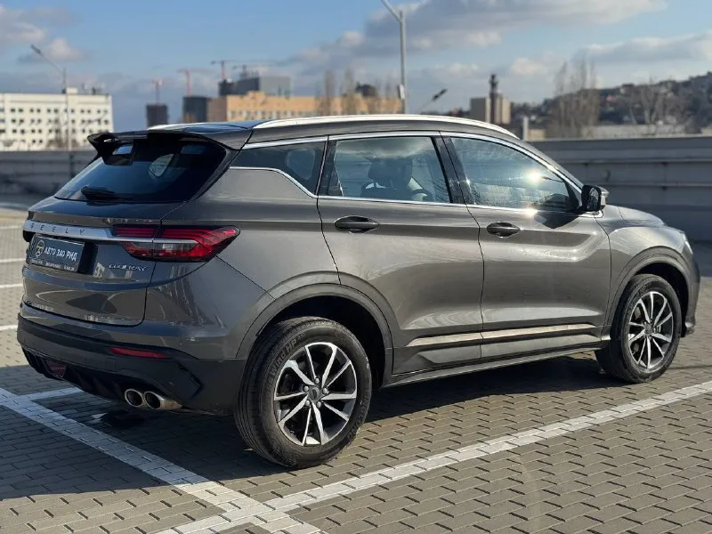 🚘 в продаже geely coolray год выпуска: 2022 пробег на табло: 72 328 км птс: электронный двигатель: 1.5 бензин трансмиссия: amt vin: y4k8622z1nb910733 цена: 1 290 000 руб. 📞 + 7 (938) 130-35-61 адрес: г. ростов-на-дону, тц «сиверс», пр. сиверса, 23 – как нас найти способы оплаты: — наличные; — кредит (20 банков); — безнал без ндс; — обмен на ваш авто. больше подробностей об авто и способах оплаты узнавайте у менеджера @autozaorndbot ___________ смотрите все авто в наличии – https://autozao. ru/ max. ru/auto_zao_rnd 💬 🗺️ присоединяйтесь к авто зао в других городах: — москва — краснодар - фотография - 4