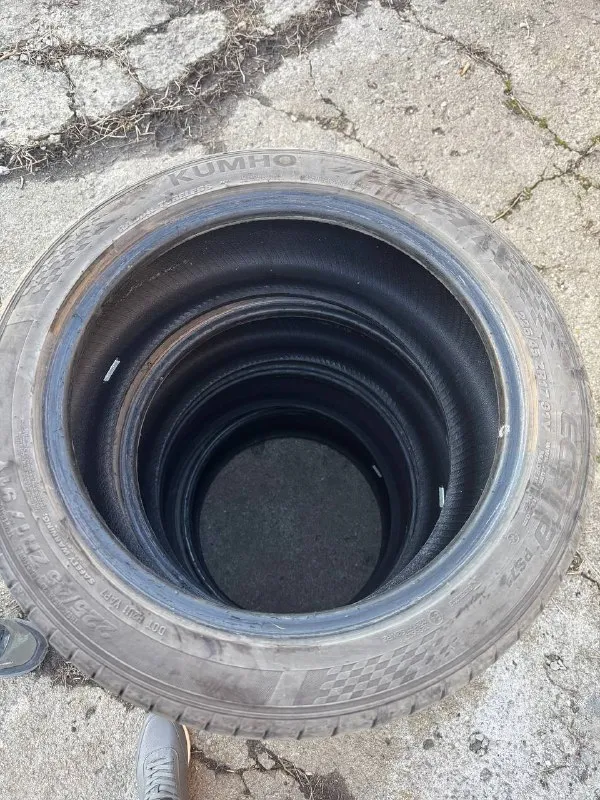 Продам резину кумхо 225/45 r17. проехал на ней 5.000км. стоимость 21.000р г. новошахтинск, возможна... - фотография