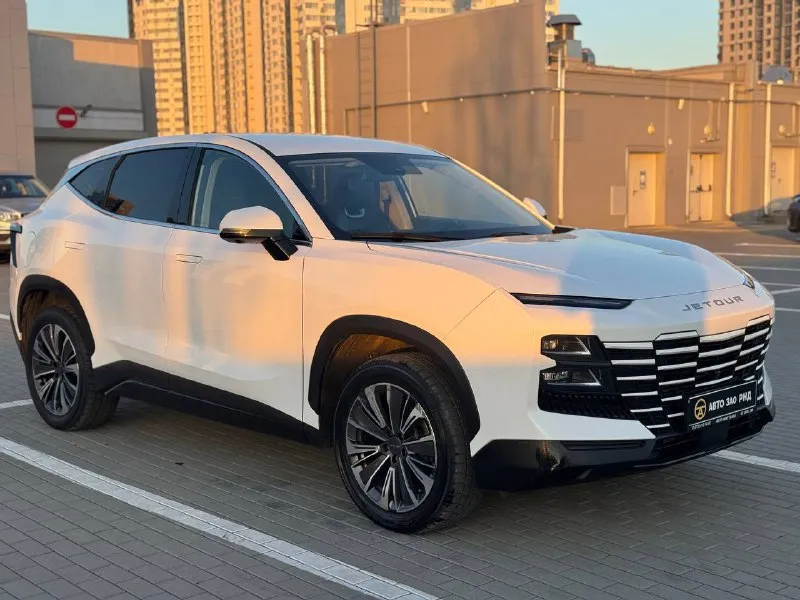 🚘 в продаже jetour dashing год выпуска: 2024 пробег на табло: 55 321 км птс: электронный двигатель: 1.5 бензин трансмиссия: amt vin: hjrpbgfb6rb202557 цена: 1 860 000 руб. 📞 + 7 (938) 130-35-61 адрес: г. ростов-на-дону, тц «сиверс», пр. сиверса, 23 – как нас найти способы оплаты: — наличные; — кредит (20 банков); — безнал без ндс; — обмен на ваш авто. больше подробностей об авто и способах оплаты узнавайте у менеджера @autozaorndbot ___________ смотрите все авто в наличии – https://autozao. ru/ max. ru/auto_zao_rnd 💬 🗺️ присоединяйтесь к авто зао в других городах: — москва — краснодар - фотография - 2