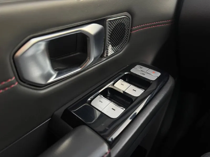 🚘 в продаже jetour dashing год выпуска: 2024 пробег на табло: 55 321 км птс: электронный двигатель: 1.5 бензин трансмиссия: amt vin: hjrpbgfb6rb202557 цена: 1 860 000 руб. 📞 + 7 (938) 130-35-61 адрес: г. ростов-на-дону, тц «сиверс», пр. сиверса, 23 – как нас найти способы оплаты: — наличные; — кредит (20 банков); — безнал без ндс; — обмен на ваш авто. больше подробностей об авто и способах оплаты узнавайте у менеджера @autozaorndbot ___________ смотрите все авто в наличии – https://autozao. ru/ max. ru/auto_zao_rnd 💬 🗺️ присоединяйтесь к авто зао в других городах: — москва — краснодар - фотография - 9