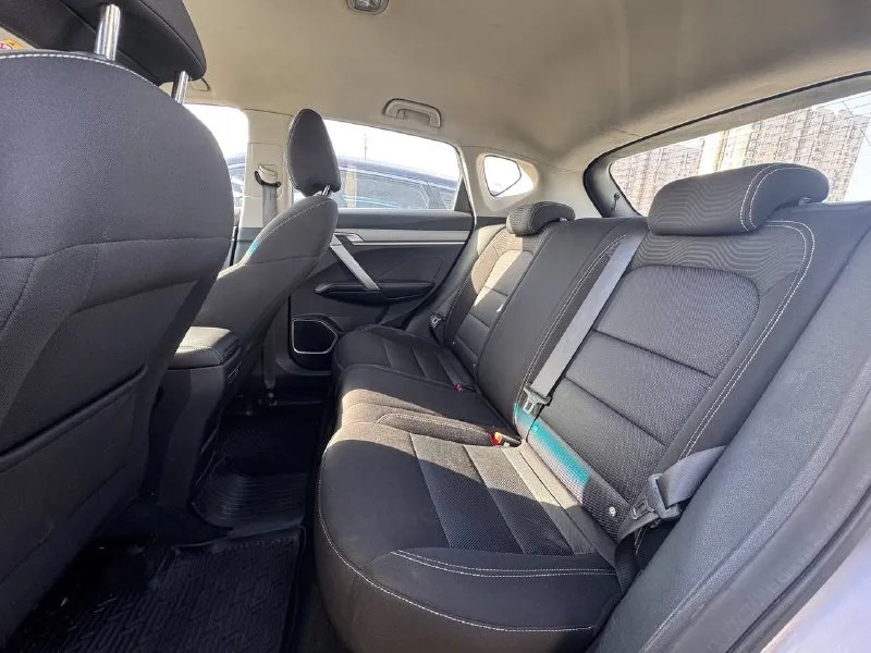 🚘 в продаже geely coolray год выпуска: 2022 пробег на табло: 73 745 км птс: электронный двигатель: 1.5 бензин трансмиссия: amt vin: y4k8622z6nb912445 цена: 1 290 000 руб. 📞 + 7 (938) 130-35-61 адрес: г. ростов-на-дону, тц «сиверс», пр. сиверса, 23 – как нас найти способы оплаты: — наличные; — кредит (20 банков); — безнал без ндс; — обмен на ваш авто. больше подробностей об авто и способах оплаты узнавайте у менеджера @autozaorndbot ___________ смотрите все авто в наличии – https://autozao. ru/ max. ru/auto_zao_rnd 💬 🗺️ присоединяйтесь к авто зао в других городах: — москва — краснодар - фотография - 10