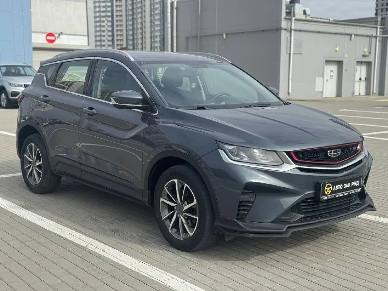 🚘 в продаже geely coolray год выпуска: 2022 пробег на табло: 73 745 км птс: электронный двигатель: 1.5 бензин трансмиссия: amt vin: y4k8622z6nb912445 цена: 1 290 000 руб. 📞 + 7 (938) 130-35-61 адрес: г. ростов-на-дону, тц «сиверс», пр. сиверса, 23 – как нас найти способы оплаты: — наличные; — кредит (20 банков); — безнал без ндс; — обмен на ваш авто. больше подробностей об авто и способах оплаты узнавайте у менеджера @autozaorndbot ___________ смотрите все авто в наличии – https://autozao. ru/ max. ru/auto_zao_rnd 💬 🗺️ присоединяйтесь к авто зао в других городах: — москва — краснодар - фотография - 2