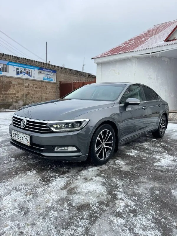 Volkswagen passat b8 год выпуска конец 2016 года(выехала с салона в 2017) двигатель 1.4tsi 150лс автомат:dsg родной пробег 157000km✅ птс оригинал 2 владельца автомобиль ухоженный, в отличном состоянии! куплен у официального дилера кузов выглядит шикарно,3 косметических окраса, безопасность вся родная! все стёкла включая лобовое заводские двигатель работает отлично dsg обслужена, переключает чётко как положено, заказ наряд лежит в бардачке ходовая без проблем новые передние тормозные диски с перфорацией автомобиль всегда своевременно обслуживался, большая папка заказ нарядов никаких вложений не требует! новая зимняя резина салон у автомобиля чистый и ухоженный два ключа✅ комплектация✅ ➖климат контроль ➖система start-stop ➖адаптивный свет - фотография - 2