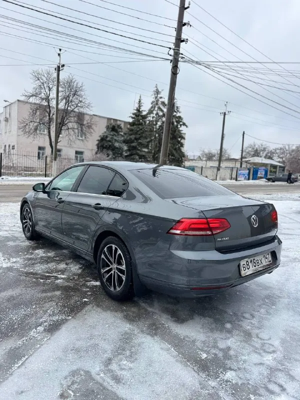 Volkswagen passat b8 год выпуска конец 2016 года(выехала с салона в 2017) двигатель 1.4tsi 150лс автомат:dsg родной пробег 157000km✅ птс оригинал 2 владельца автомобиль ухоженный, в отличном состоянии! куплен у официального дилера кузов выглядит шикарно,3 косметических окраса, безопасность вся родная! все стёкла включая лобовое заводские двигатель работает отлично dsg обслужена, переключает чётко как положено, заказ наряд лежит в бардачке ходовая без проблем новые передние тормозные диски с перфорацией автомобиль всегда своевременно обслуживался, большая папка заказ нарядов никаких вложений не требует! новая зимняя резина салон у автомобиля чистый и ухоженный два ключа✅ комплектация✅ ➖климат контроль ➖система start-stop ➖адаптивный свет - фотография - 4