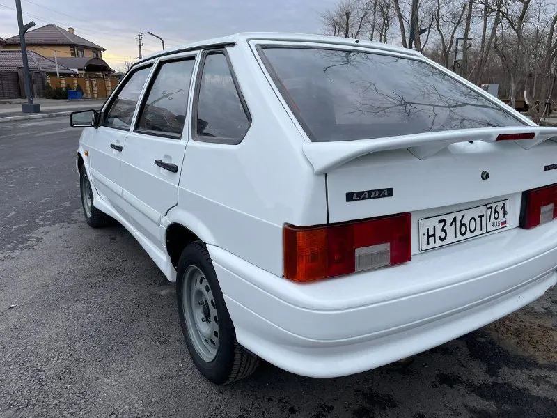 Продаю ваз 2114 в отличном состоянии год выпуск 2011 остекление все заводское кроме лобового. стаканы пороги в порядке не гнилая не ржавая. двигатель коробка все в порядке. цена 255 тыс торг. документы в порядке без штрафов и залогов. связь: vk. ru/id34186711 89614045884 - фотография - 4