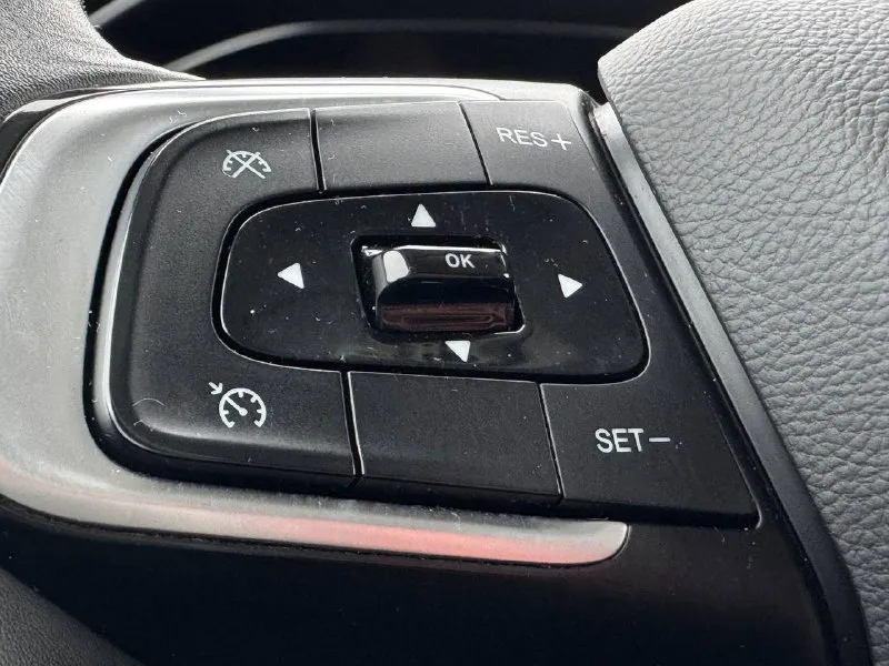 🏁 в продаже omoda s5 год выпуска: 2023 пробег на табло: 43 409 км птс: электронный двигатель: 1.5 бензин трансмиссия: cvt vin: lvvdc21b5pd207304 цена: 1 090 000 руб. 📞 + 7 (938) 130-35-61 адрес: г. ростов-на-дону, тц «сиверс», пр. сиверса, 23 – как нас найти способы оплаты: — наличные; — кредит (20 банков); — безнал без ндс; — обмен на ваш авто. больше подробностей об авто и способах оплаты узнавайте у менеджера @autozaorndbot ___________ смотрите все авто в наличии – https://autozao. ru/ max. ru/auto_zao_rnd 💬 🗺️ присоединяйтесь к авто зао в других городах: — москва — краснодар - фотография - 5