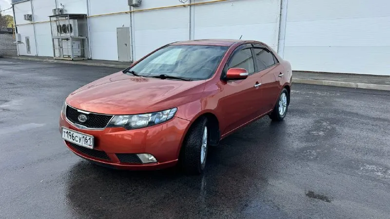 Kia cerato. 2009 год. 218.000 км. личный автомобиль, в собственности 12 лет. полностью обслуженный. по запросу скину видеообзор. двигатель, ходовая, коробка без нареканий. цепь, маслосъёмные колпачки, тормозные диски вкруг, сцепление, все подушки двигателя менялось в 25 году. в январе 26 года заменил топливный насос, шаровые, тяги, втулки стабилизатора. за всю историю автомобиля не одного дтп не было. хорошая комплектация: климат-контроль, 4 стеклоподъёмника, система курсовой устойчивости, мультируль, usb, регулировка зеркал, подогревы сидений, подогрев зеркал и зоны дворников и т. д. установлен хороший свет. хорошая зимняя резина, проехала около 10 тыс. км. летняя резина с пробегом один сезон. авто в таганроге !!! цена 810.000 рублей. контакты: 89885777858 - фотография - 1