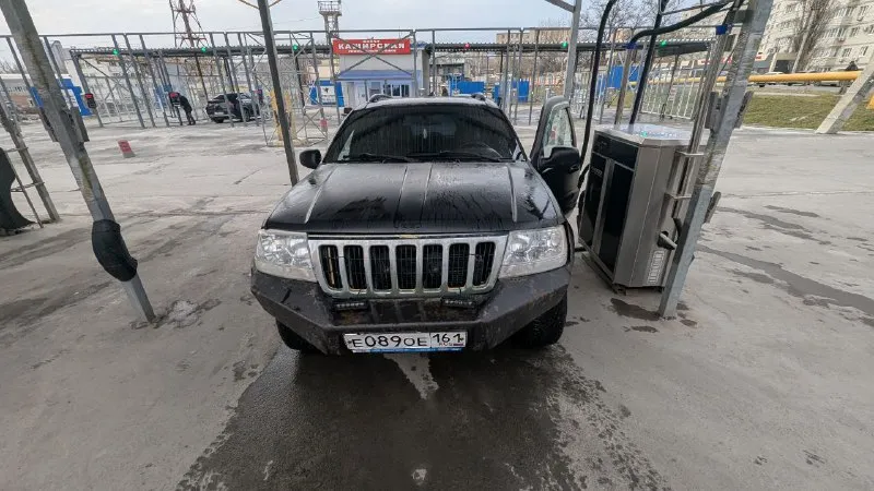 Марка модель: jeep grand cherokee wj год выпуска: 1999 цена: 650 кпп: акпп объём: 4.7 тип двигателя: бензин пробег: 300000 город: ростов-на-дону связь t. me/+79515106559 jeep grand cherokee wj, 4.7, 1999 г. продаю свой гранд. машина легенда, v8 4.7, кто шарит — тот поймет. джип живой, не убитый, но с нюансами, как и положено по возрасту. жрет не сильно больше нивы. по состоянию: мотор работает отлично, тянет хорошо. коробка щелкает почти идеально люк работает, электроника почти вся работает. езжу сейчас на заднем приводе — передний кардан снят. но есть новая муфта (лежит, не ставил) и кардан передний из ремонта, готовый к установке. в довесок отдам газ с мозгами, снял так как не оформлен был с машиной отдаю кучу зипа — там запчастей всяких накопилось. два комплекта колес и бампера запасные есть, решетки радиатора и прочее переоформление обязательно торг путем изъятия колес/зипов обмен на минибусики, тойтоты или американцев ключ в ключ или с вашей доплатой - фотография - 3