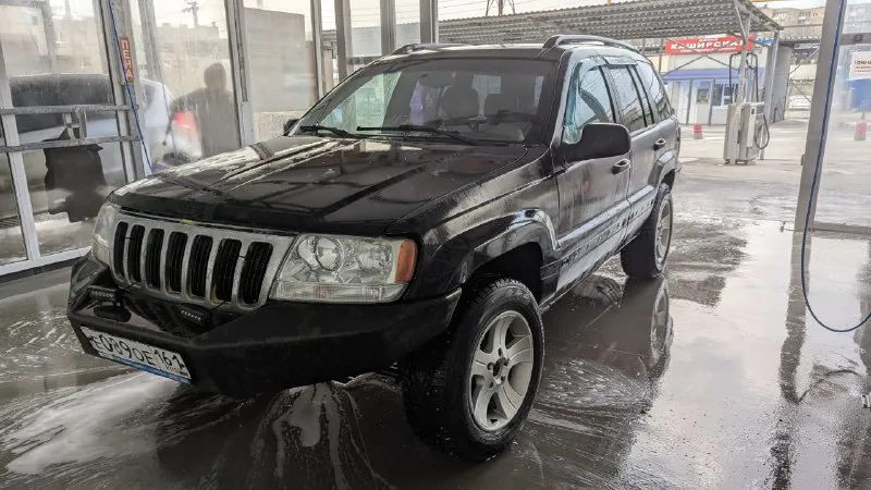 Марка модель: jeep grand cherokee wj год выпуска: 1999 цена: 650 кпп: акпп объём: 4.7 тип двигателя: бензин пробег: 300000 город: ростов-на-дону связь t. me/+79515106559 jeep grand cherokee wj, 4.7, 1999 г. продаю свой гранд. машина легенда, v8 4.7, кто шарит — тот поймет. джип живой, не убитый, но с нюансами, как и положено по возрасту. жрет не сильно больше нивы. по состоянию: мотор работает отлично, тянет хорошо. коробка щелкает почти идеально люк работает, электроника почти вся работает. езжу сейчас на заднем приводе — передний кардан снят. но есть новая муфта (лежит, не ставил) и кардан передний из ремонта, готовый к установке. в довесок отдам газ с мозгами, снял так как не оформлен был с машиной отдаю кучу зипа — там запчастей всяких накопилось. два комплекта колес и бампера запасные есть, решетки радиатора и прочее переоформление обязательно торг путем изъятия колес/зипов обмен на минибусики, тойтоты или американцев ключ в ключ или с вашей доплатой - фотография - 5
