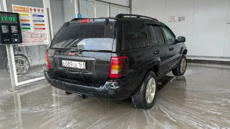 Марка модель: jeep grand cherokee wj год выпуска: 1999 цена: 650 кпп: акпп объём: 4.7 тип двигателя: бензин пробег: 300000 город: ростов-на-дону связь t. me/+79515106559 jeep grand cherokee wj, 4.7, 1999 г. продаю свой гранд. машина легенда, v8 4.7, кто шарит — тот поймет. джип живой, не убитый, но с нюансами, как и положено по возрасту. жрет не сильно больше нивы. по состоянию: мотор работает отлично, тянет хорошо. коробка щелкает почти идеально люк работает, электроника почти вся работает. езжу сейчас на заднем приводе — передний кардан снят. но есть новая муфта (лежит, не ставил) и кардан передний из ремонта, готовый к установке. в довесок отдам газ с мозгами, снял так как не оформлен был с машиной отдаю кучу зипа — там запчастей всяких накопилось. два комплекта колес и бампера запасные есть, решетки радиатора и прочее переоформление обязательно торг путем изъятия колес/зипов обмен на минибусики, тойтоты или американцев ключ в ключ или с вашей доплатой - фотография - 8