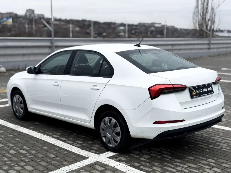 🚘 в продаже skoda rapid год выпуска: 2021 пробег на табло: 122 000 км птс: электронный, юр. чистый двигатель: 1.6 бензин трансмиссия: аt vin: xw8ac2nh4mk122025 цена: 880 000 новая цена: 870 000 руб. 📞 + 7 (928) 113-61-61 адрес: г. ростов-на-дону, тц «сиверс», пр. сиверса, 23 – как нас найти способы оплаты: — наличные; — кредит (20 банков); — безнал без ндс; — обмен на ваш авто. больше подробностей об авто и способах оплаты узнавайте у менеджера в @autozaorndbot _____________ смотрите все авто в наличии – https://autozao. ru/ 🗺️ присоединяйтесь к авто зао в других городах: — москва — краснодар — екатеринбург - фотография - 3