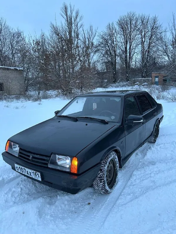 Был сделан кап ремонт на пробеге 210 000 км, в данный момент пробег 220 000 и растет. установлена перебранная коробка передач. есть легкая музыка, без саба. состояние видно на фото. стоит зимняя шиповатая резина, отдам лето пол протектора. установлен центральный замок ходовая в норме на передних стойках установлены пружины с занижение -70.зад пиляный. доки чистые, с переоформление проблем нет. город красный луч контакты: +79591911939 - фотография - 1