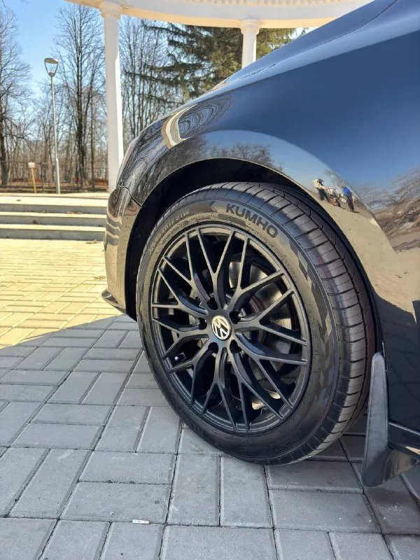 Продам volkswagen jetta 6 рестайлинг год выпуска 2017,мотор 1.4 tsi. коробка: автомат (надежный, aisin 09g). пробег: 199100км(родной) 📍автомобиль в хорошем состоянии. мотор и коробка работают отлично. ошибок нет. салон чистый и ухоженный. гаражное хранение. 📍комплектация: кожаный салон, люк, камера заднего вида, кондиционер, 3х режимный подогрев сидений, мультируль, круиз-контроль, датчик слепых зон, стеклоподъемники, электропривод и подогрев зеркал заднего вида, подушки безопасности родные целые. два комплекта резины на дисках, зимняя 16,летняя 17 ! ⚙️автомобиль полностью обслужен (замена масла каждый 7-8 тысяч). цена 1,6 🍋 торг уместен тел. +7 (949) 712-59-82 +79497125973 - фотография - 5