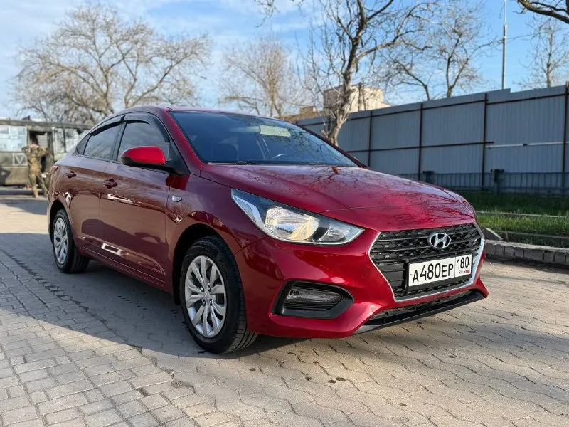 Продам hyundai solaris 2017 год 181.000 пробега. машина в отличном состоянии как технический, так и внешне. в такси никогда не была! кузов отличный как на фото. стекла все родные, включая лобовое. богатая комплектация с подогревами сидений и руля, подушки безопасности, кондиционер и т. д. продажа от собственника. продажа только с переоформлением. остальные вопросы по телефону или при встрече. осмотр мариуполь, ростов, таганрог по договоренности. цена 1.200 🍋 +79495607284 - фотография - 1