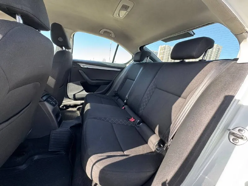 🚘 в продаже skoda octavia год выпуска: 2020 пробег на табло: 135 665 км птс: электронный двигатель: 1.6 бензин трансмиссия: at vin: xw8an2ne0lh023052 цена: 980 000 новая цена: 960 000 руб. 📞 + 7 (938) 130-35-61 адрес: г. ростов-на-дону, тц «сиверс», пр. сиверса, 23 – как нас найти способы оплаты: — наличные; — кредит (20 банков); — безнал без ндс; — обмен на ваш авто. больше подробностей об авто и способах оплаты узнавайте у менеджера @autozaorndbot ___________ смотрите все авто в наличии – https://autozao. ru/ max. ru/auto_zao_rnd 💬 🗺️ присоединяйтесь к авто зао в других городах: — москва — краснодар — авто зао юг (новый регион) - фотография - 8