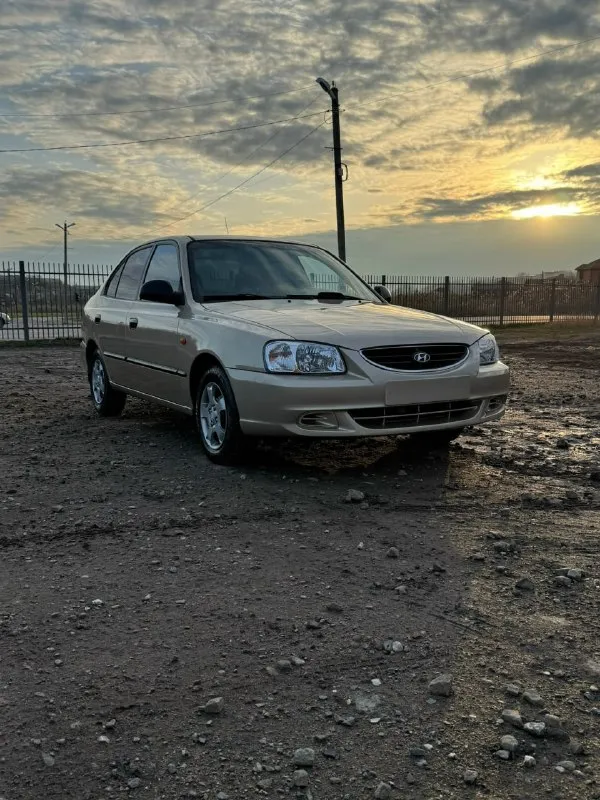 Всех приветствую! продам живой акцент на автомате 2006 года. много родной краски, двигатель, коробка и ходовая в хорошем состоянии, салон ухоженный, пробег 270000, с продажей не спешу, на учете на мне. до меня ездила женщина. но также не стоит забывать о том, что машина не новая и могут присутствовать жизненные косяки. цена 430000 рублей, торг присутствует. по всем интересующим вопросам можете звонить по номеру контакты: 89010006806 - фотография - 1