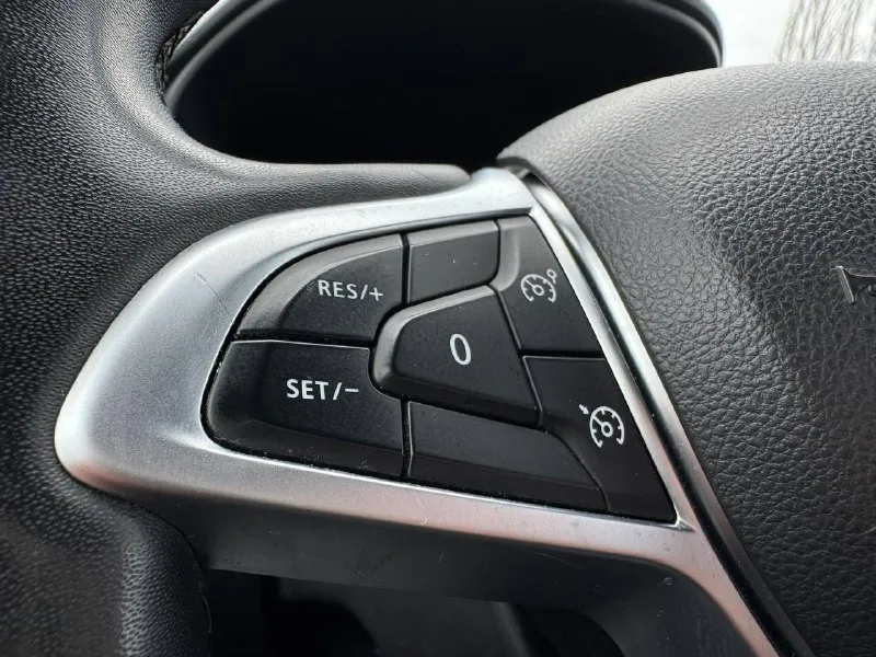 🚘 в продаже renault duster год выпуска: 2021 пробег на табло: 64 000 км птс: электронный двигатель: 1.3 бензин трансмиссия: cvt vin: x7lhsrp3968215340 цена: 1 090 000 новая цена: 1 180 000 руб. 📞 + 7 (938) 130-35-61 адрес: г. ростов-на-дону, тц «сиверс», пр. сиверса, 23 – как нас найти способы оплаты: — наличные; — кредит (20 банков); — безнал без ндс; — обмен на ваш авто. больше подробностей об авто и способах оплаты узнавайте у менеджера @autozaorndbot ___________ смотрите все авто в наличии – https://autozao. ru/ max. ru/auto_zao_rnd 💬 🗺️ присоединяйтесь к авто зао в других городах: — москва — краснодар — авто зао юг (новый регион) - фотография - 7