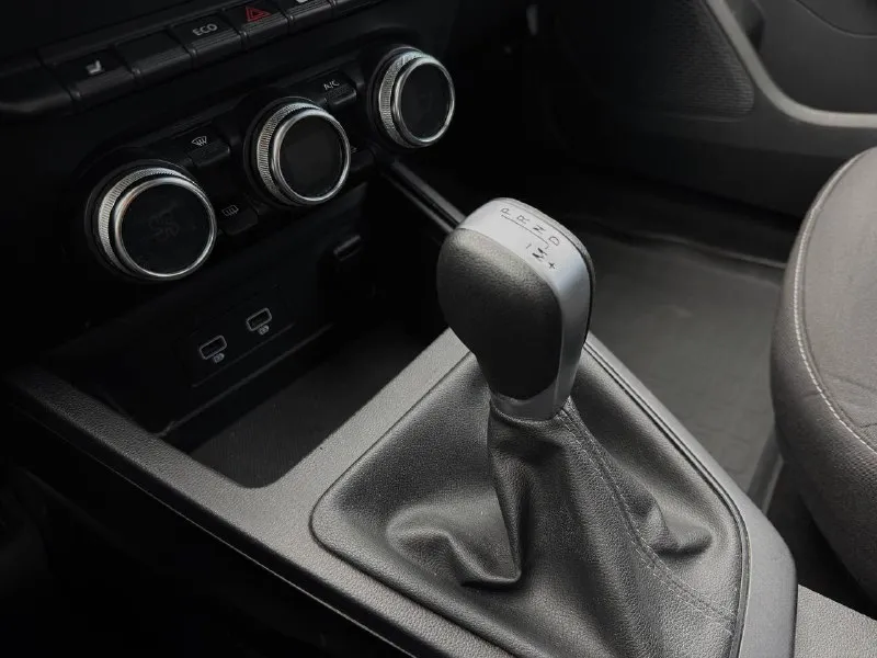 🚘 в продаже renault duster год выпуска: 2021 пробег на табло: 64 000 км птс: электронный двигатель: 1.3 бензин трансмиссия: cvt vin: x7lhsrp3968215340 цена: 1 090 000 новая цена: 1 180 000 руб. 📞 + 7 (938) 130-35-61 адрес: г. ростов-на-дону, тц «сиверс», пр. сиверса, 23 – как нас найти способы оплаты: — наличные; — кредит (20 банков); — безнал без ндс; — обмен на ваш авто. больше подробностей об авто и способах оплаты узнавайте у менеджера @autozaorndbot ___________ смотрите все авто в наличии – https://autozao. ru/ max. ru/auto_zao_rnd 💬 🗺️ присоединяйтесь к авто зао в других городах: — москва — краснодар — авто зао юг (новый регион) - фотография - 8