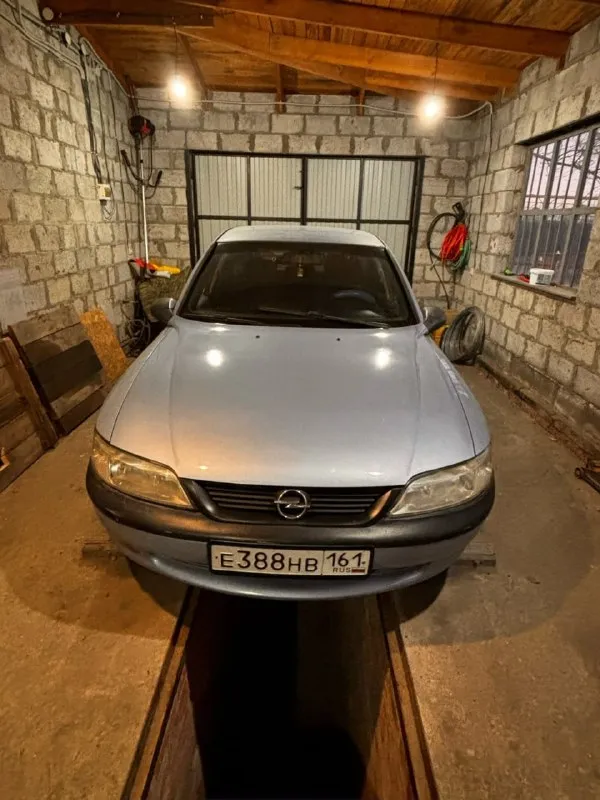 Opel vectra 2.0 at 16v птс оригинал в хорошем состоянии для своих лет, крепкий, надёжный немец, , сел и поехал!!! кузов не гнилой, имеются жизненные подкрасы, последние 5лет ездила девушка, своевременное обслуживание-промавилена. . дно и пороги в идеале, все обработано антикором для. двигатель работает ровно, без ошибок и масложера, не дымит. коробка автомат работает в штатном режиме, без пинков и пробуксовок. ходовая взбитая, трассу держит отлично. . салон чистый и опрятный. электрика исправна. комплектация климат контроль все стеклоподъёмники руль по высоте электрозеркала обогрев зеркал музыка круиз контроль антиброкуксовка+зимний режим настройка силушек по высоте настраиваемая поддержка поясницы новый аккумулятор масленный насос прокладки масла фильтра центральный замок регистратор анти-радар все остается диски тоже контакты: 89045037664 - фотография - 1