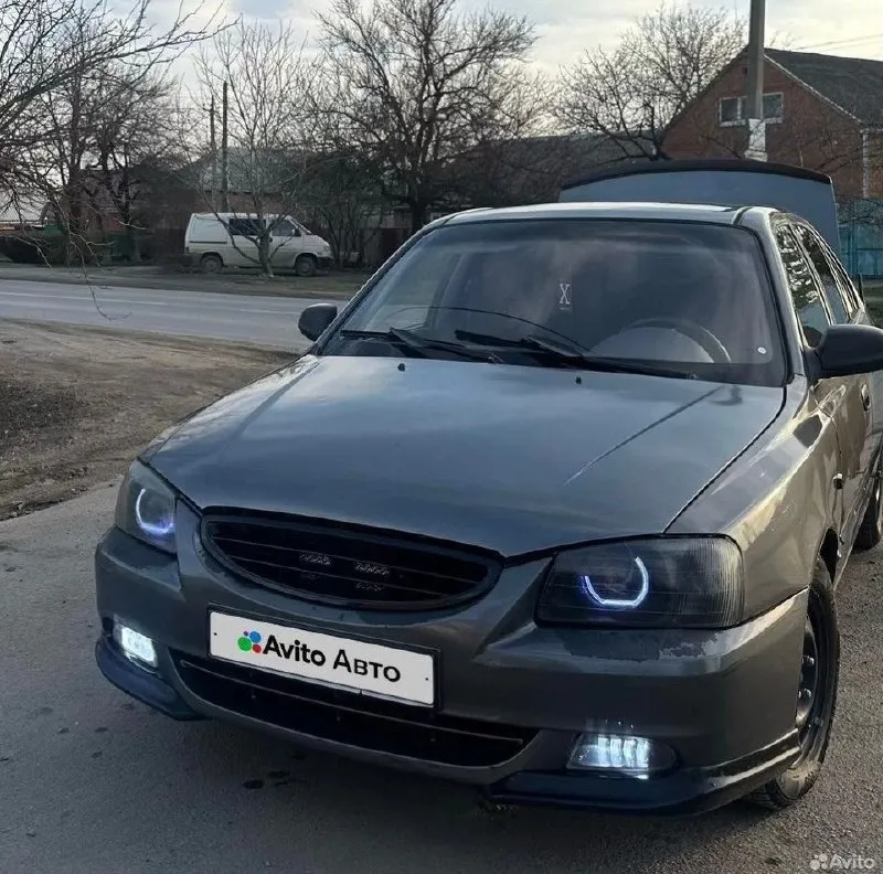 В продаже хундай акцент,2003 год, корейская сборка, независимая подвеска, коробка автомат, хорошее состояние, печка дует отлично, кондиционер заправлен работает отлично, 4 стеклоподъемника, стоят хорошие колонки с усилителем, вопросы по телефону контакты: 89896328269 кирилл - фотография - 1