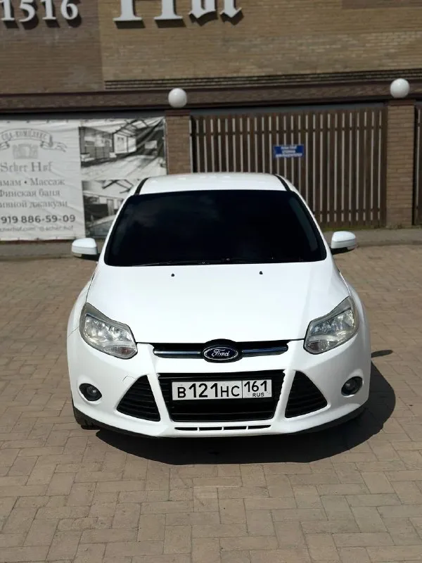 Продаю живой, обслуженный форд фокус, второй такой ещё поискать нужно. я 2 хозяин, автомобиль на мне. пробег родной 154.000 км, 100 процентов, могу гарантировать. любые проверки ! автотека зеленая, могу скинуть. за все время автомобиль не разу не подвёл, прям хороший обслуженный автомобиль. деньги всегда есть, поэтому на обслуживание их не жалел. пробег у меня в основном трассовый: азов - ростов, так же ездил на машине в адлер, крым, абхазия, архыз и ещё куда-то. масло менял 7-9 тысяч, когда как получалось по времени, сейчас как раз подходит время замены масла. двигатель кстати масло не ест ! замена грм по регламенту аж на 200 тысяч пробега. антифриз заменен на оригинальный, концентрат, радиаторы регулярно мыл, в этом сезоне еще не успел. в моторе менял газораспредительные муфты ( ваносы ) на оригинал, но произошло это в следствие скорей всего неправильной диагностики, нужно было просто подшипник грм заменить и проблему решил. коробка не хрустит, не вылетает, плавненько и мягко включает все передачи. по ходовой за все время менял расходники и рычаги, ставил сразу хорошие. по электрике никаких проблем ! все работает ! кондей морозит будь здоров, все остекление заводское, даже лобовое оригинал без сколов и трещин ! подогрев лобового, сидений, зеркал и заднего стекла тоже работает ! так же есть подогрев форсунок. железо полностью все родное, заводское, даже бампера и все фары, стопы, зеркала завод ! фары светят как днём, ближний и дальний - лэд, на фарах есть отметка с завода « led », поэтому не один гаишник вам никогда ничего не сделает. за автомобиль не стыдно ! в живую выглядит точно так же как на фото ! летняя резина - мишлен, зимний комплект отдам в подарок - pirelli ice zero fr, отъездил на ней 2 сезона, ни одной латки даже нет, что тоже свидетельствует о бережной эксплуатации автомобиля ! торг возле капота ! возможна продажа с номерами, но тогда совсем без торгов ! 850.000₽ - фотография - 5