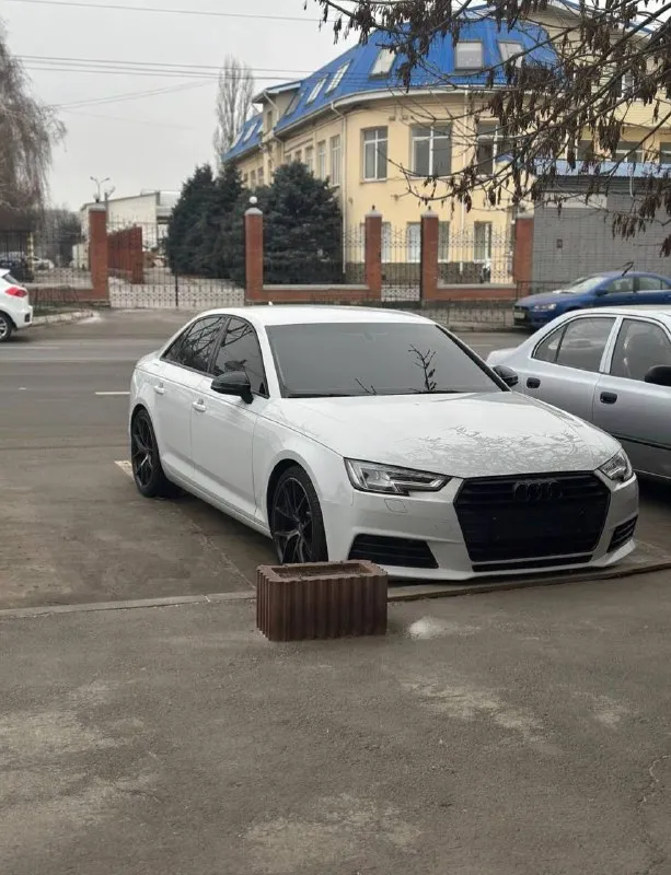 🔥 audi a4 35 tfsi. идеал для тех, кто знает толк. ✅ родной окрас. ни одного перекраса. ✅ капот и фары оклеены с рождения. не ловили камни, фары как стеклянные. ✅ в салоне никогда не курили. не пахнет «старыми носками» и табаком. дышать легко. ✅ душой болел. то каждые 7-8 тыс. 🚀 важный апгрейд: штатный монитор заменен на современный мультимедиа. андроид/карплей летает. разница — небо и земля. состояние: «приехал — поехал». ничего делать не надо. руль не вытерт, кнопки не облезли. 📞 звоните сразу, кто ищет живой авто: 8 988 515 06 03 💰 цена: 2 млн. торг только у капота. когда увидите авто — поймете, за что деньги. торг на диване по телефону — не уместен. - фотография - 5
